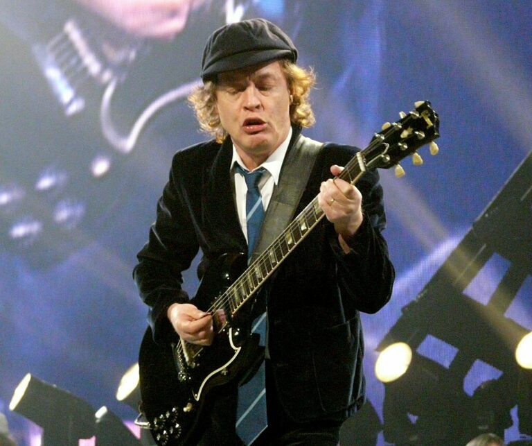 Les guitares de Angus Young - Amplis, effets - Matos Guitare
