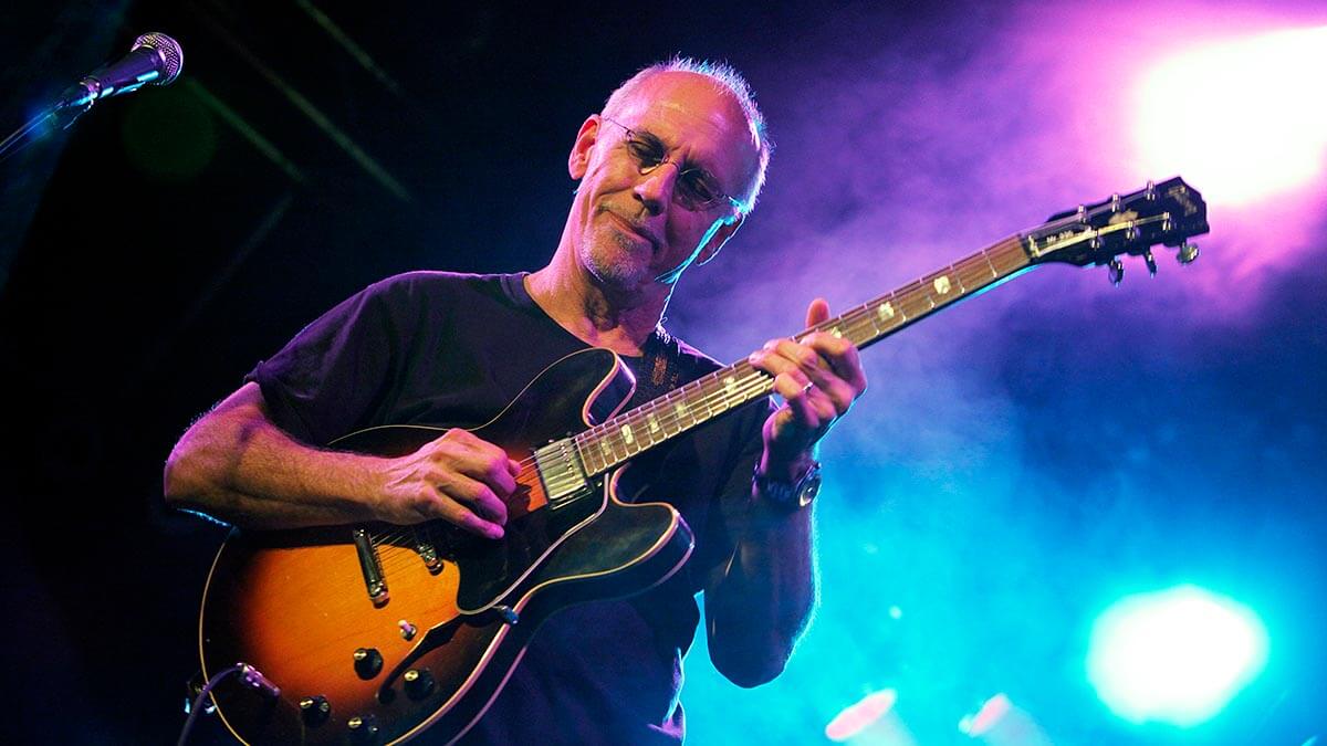 Larry Carlton