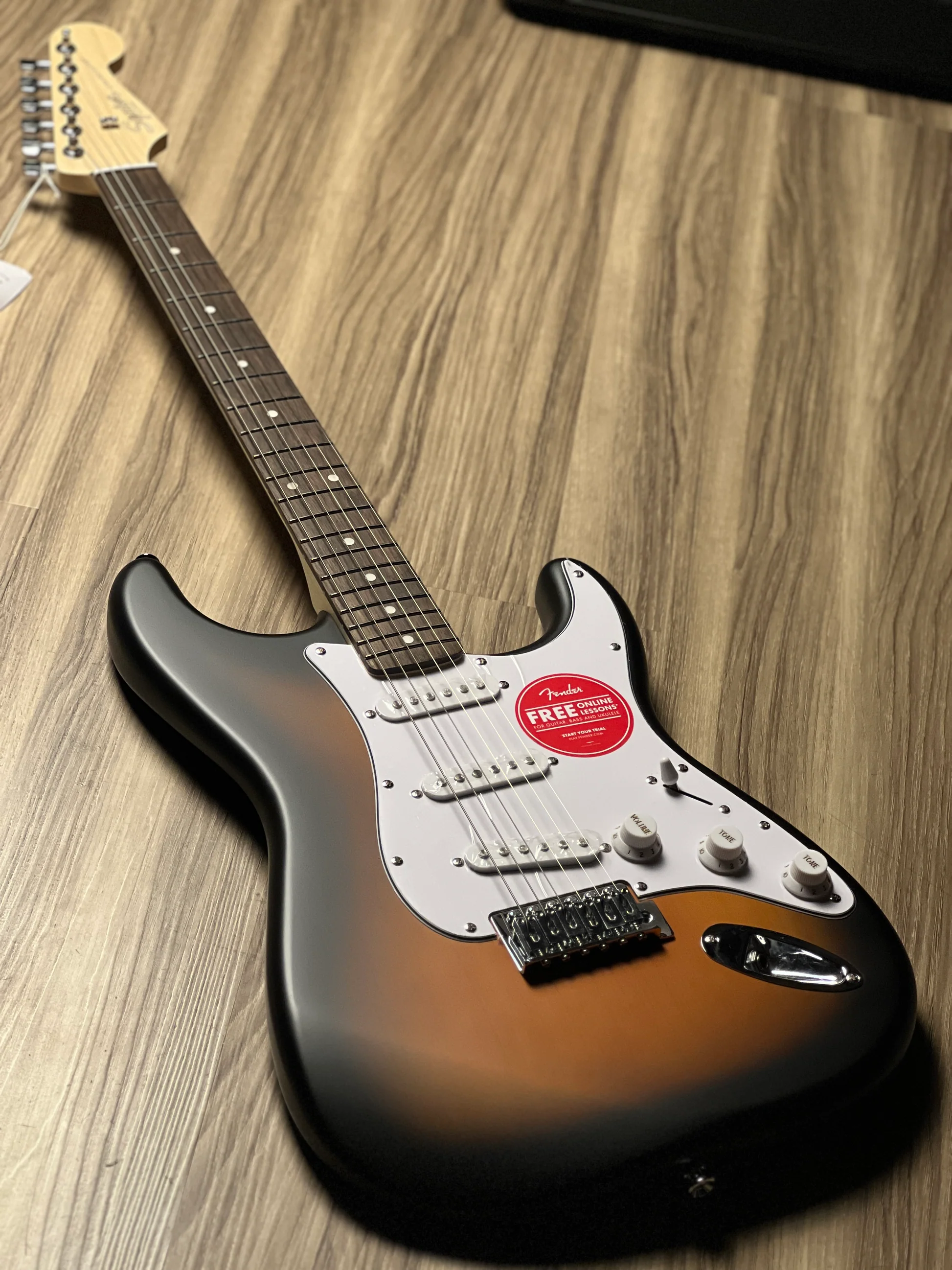 Squier Debut Strat : le modèle pour Amazon vaut-il le coup ?